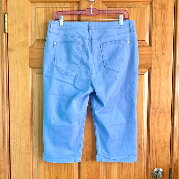 Women’s size 10 Gloria Vanderbilt All Around Slimming Effect “Skimmer” pants - Picture 3 of 9